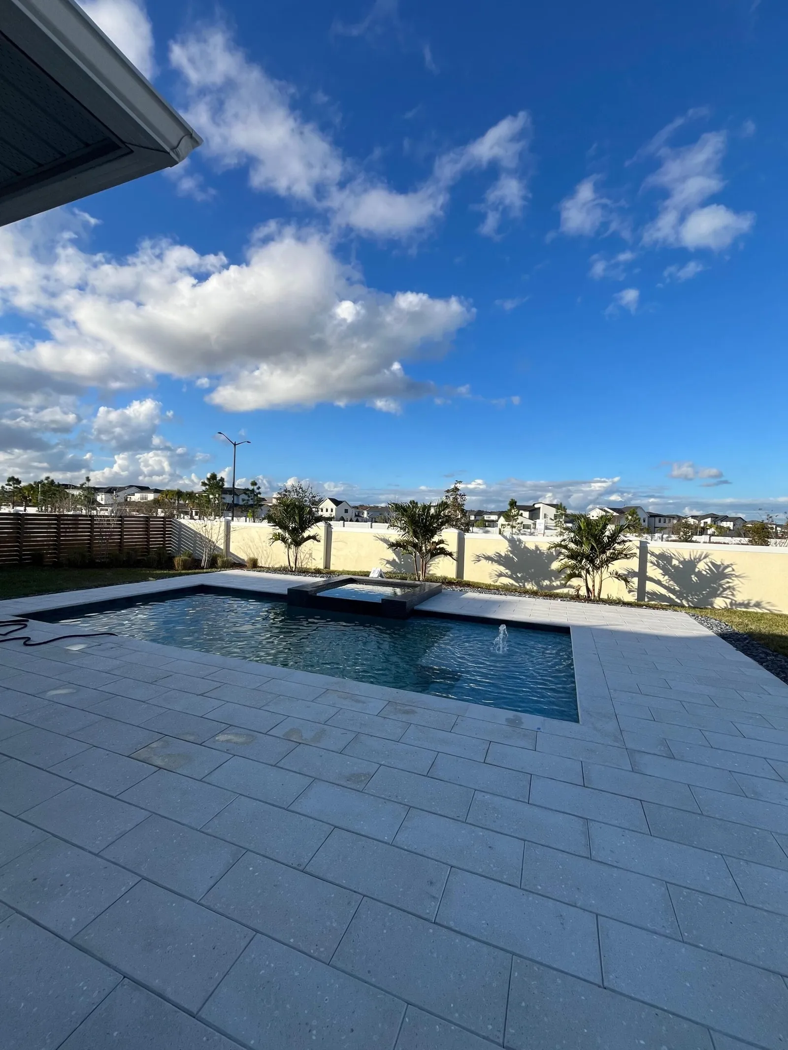 Mc Millan — featured view